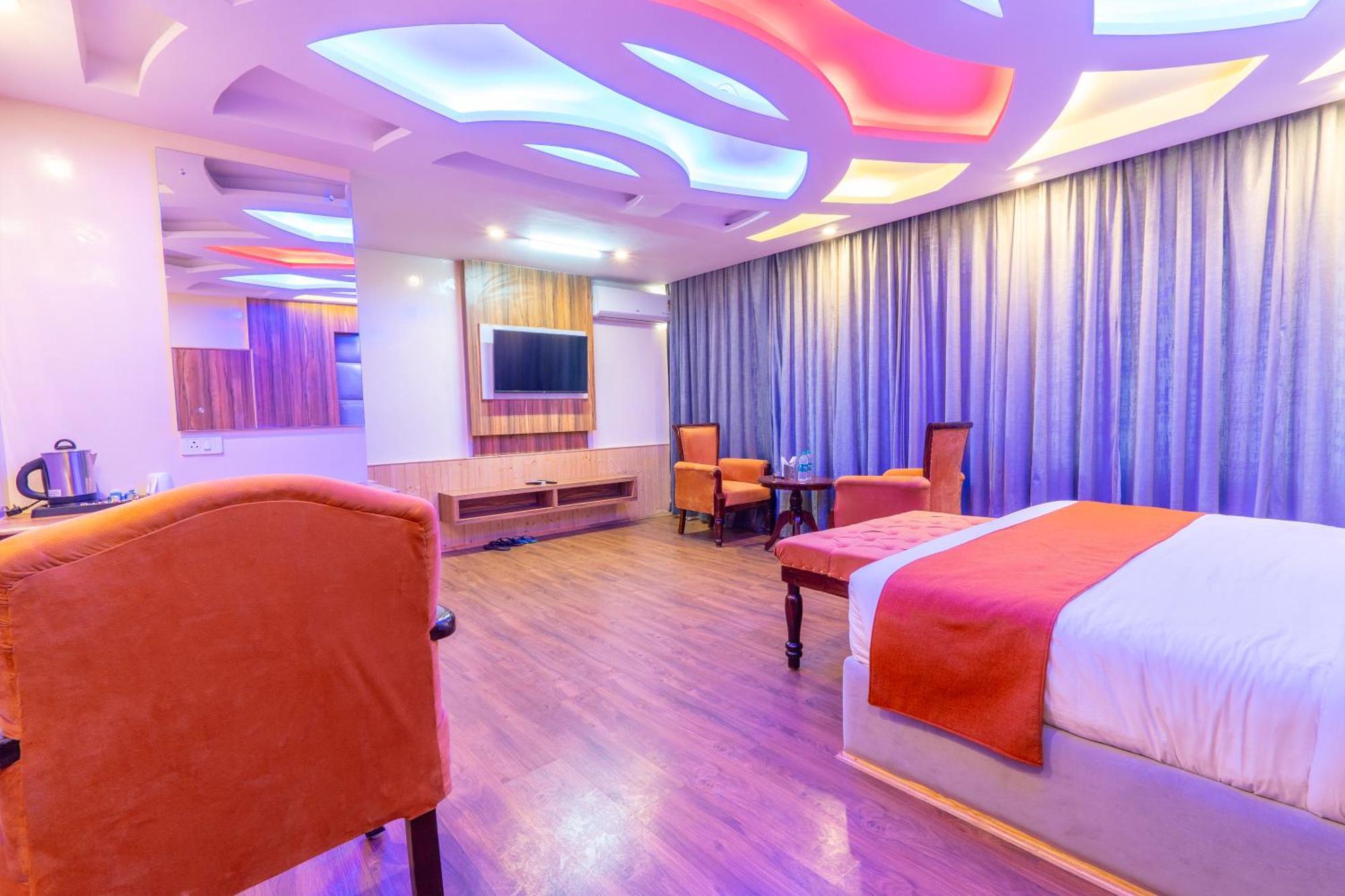 West Western Resort Manali #Neartomallroad #Gym #Lawn #Playingzone #Pooltable #Kidsfriendly #Mountainview #Tabletennis #Familyfriendly #Privateparking Exterior photo