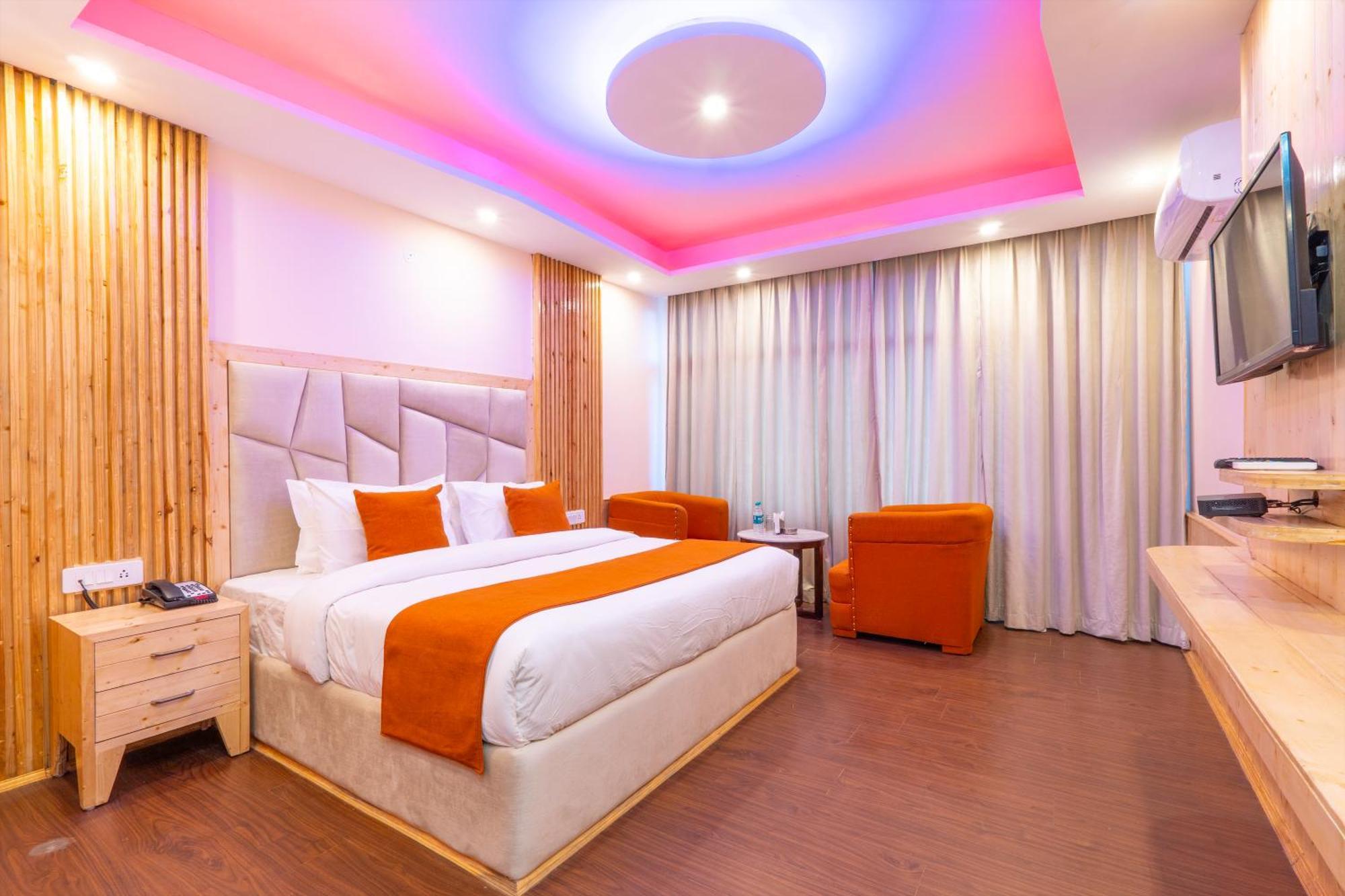 West Western Resort Manali #Neartomallroad #Gym #Lawn #Playingzone #Pooltable #Kidsfriendly #Mountainview #Tabletennis #Familyfriendly #Privateparking Exterior photo