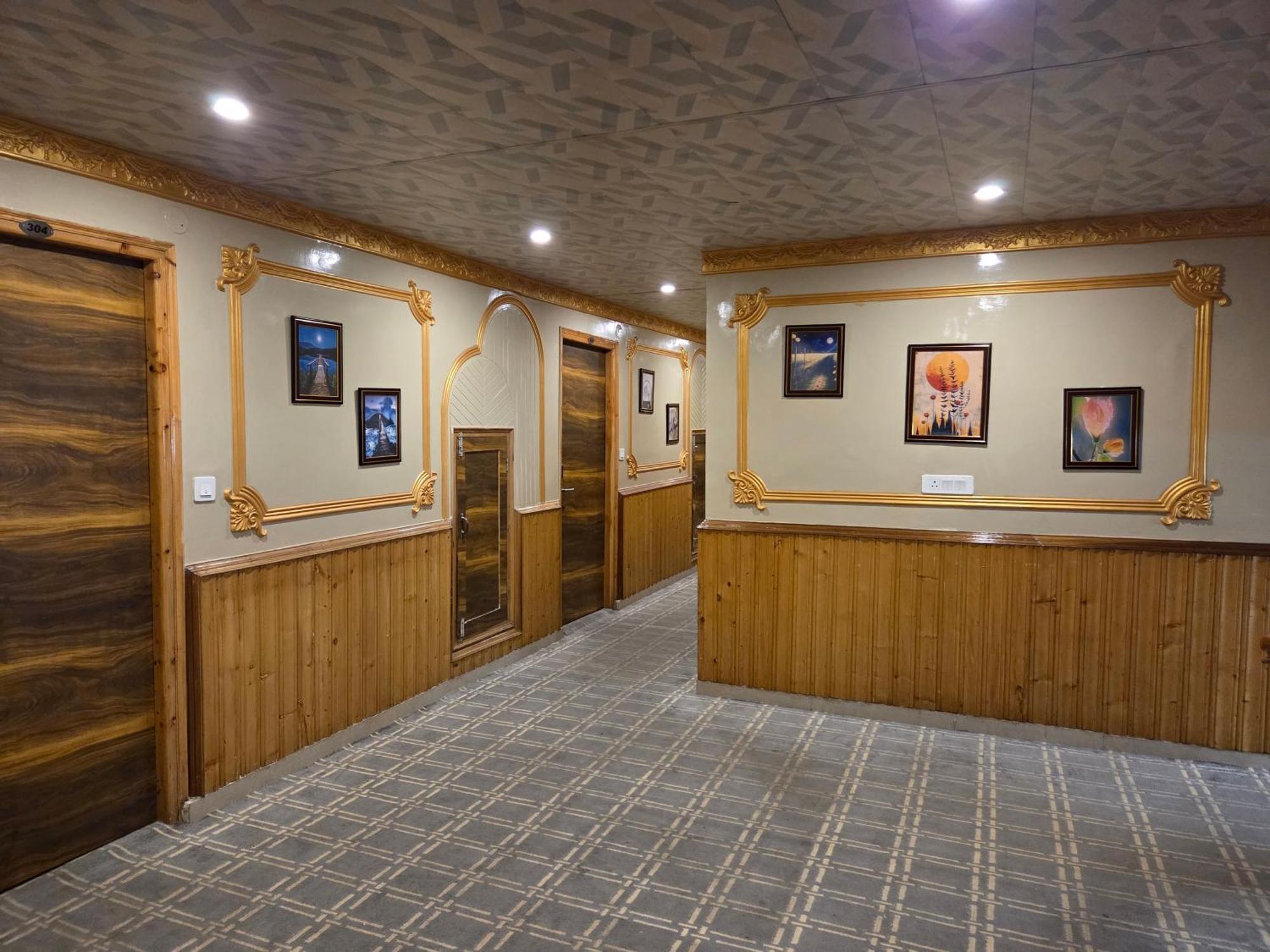 West Western Resort Manali #Neartomallroad #Gym #Lawn #Playingzone #Pooltable #Kidsfriendly #Mountainview #Tabletennis #Familyfriendly #Privateparking Exterior photo
